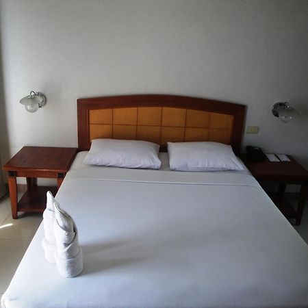 Hotel Celebes Manado Chambre photo