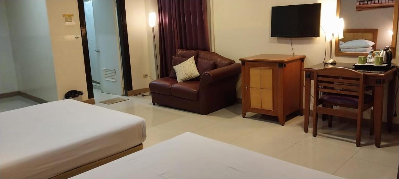 Hotel Celebes Manado Extérieur photo