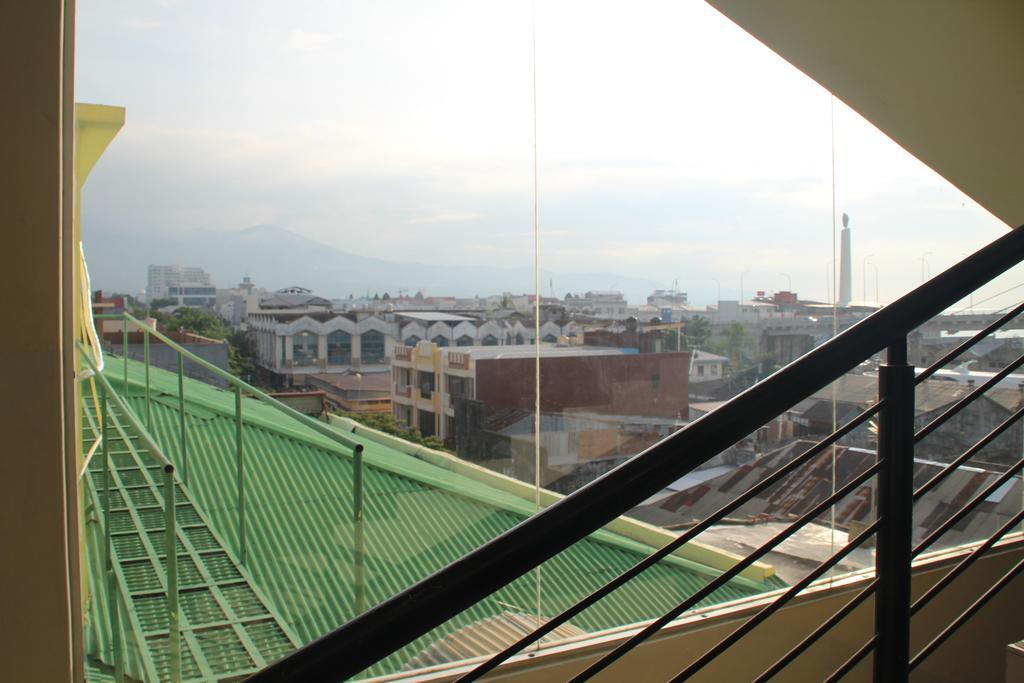 Hotel Celebes Manado Extérieur photo