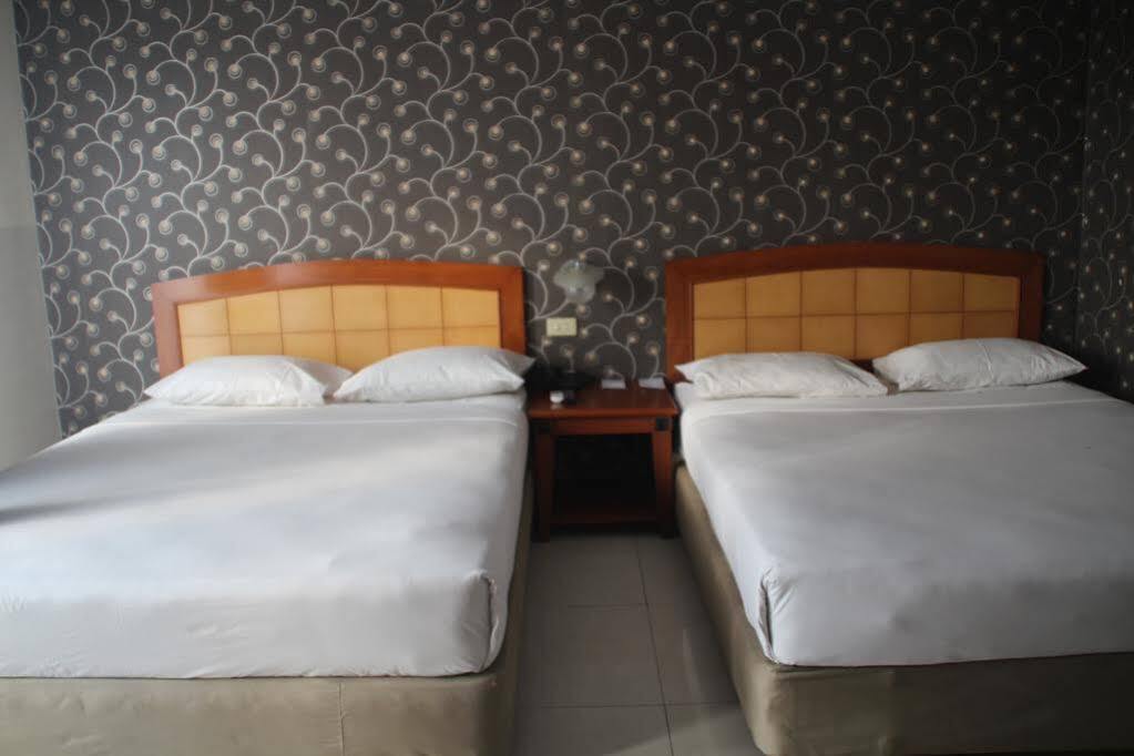 Hotel Celebes Manado Extérieur photo